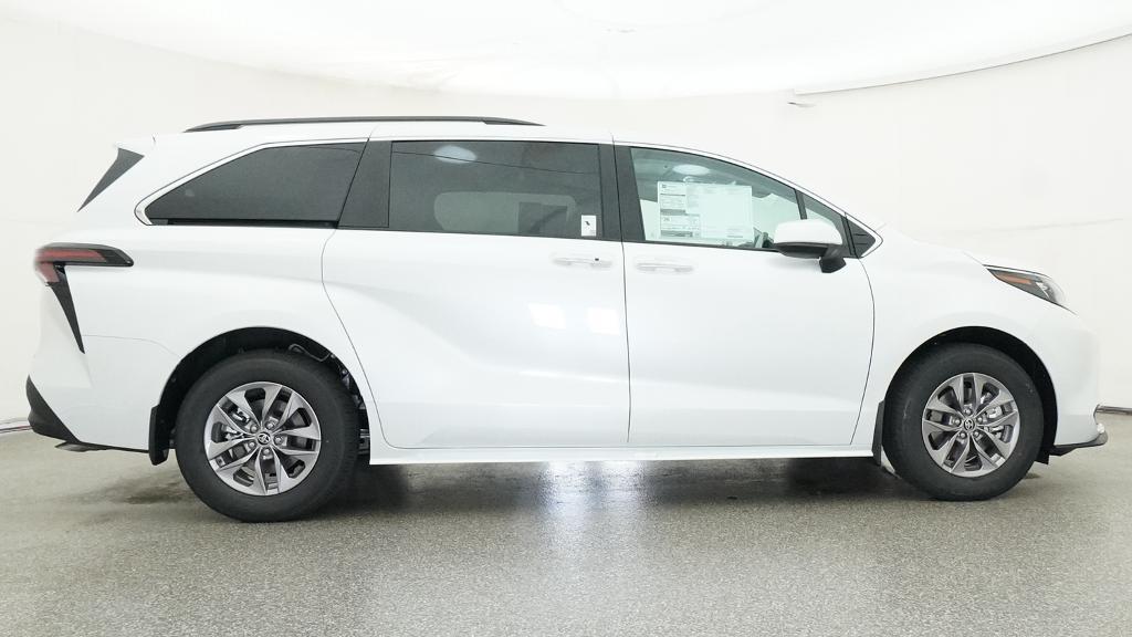 New 2026 Wind Chill Pearl <sup>1</sup> Toyota  XLE image 13