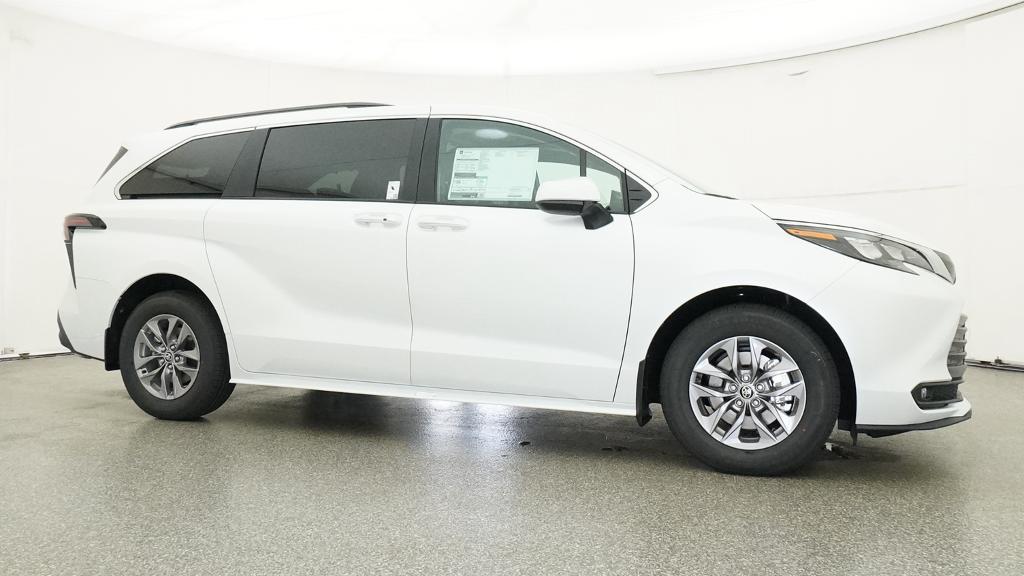 New 2026 Wind Chill Pearl <sup>1</sup> Toyota  XLE image 11