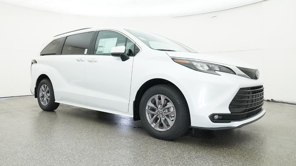 New 2026 Wind Chill Pearl <sup>1</sup> Toyota  XLE image 9