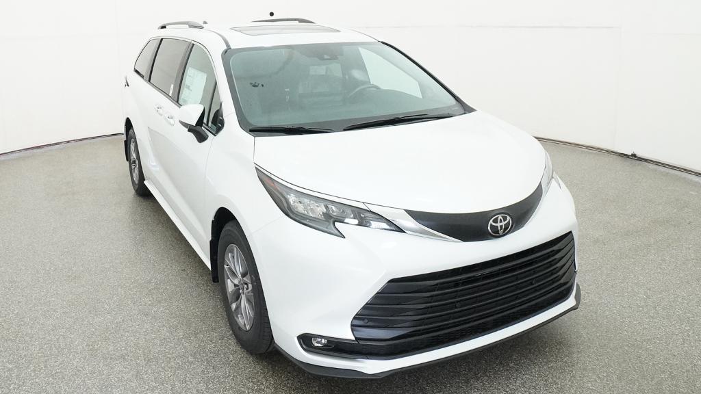 New 2026 Wind Chill Pearl <sup>1</sup> Toyota  XLE image 8