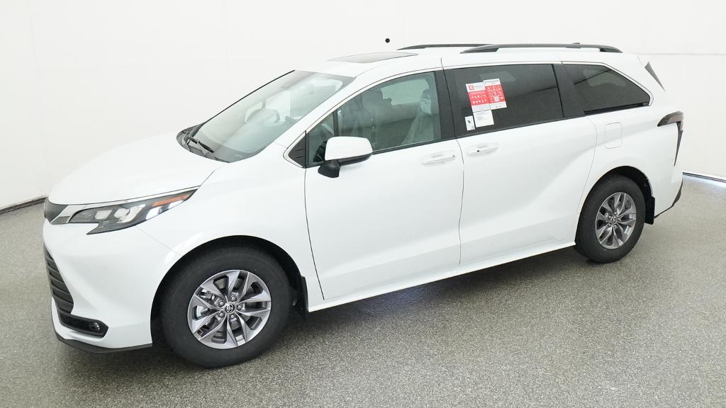 New 2026 Wind Chill Pearl <sup>1</sup> Toyota  XLE image 5