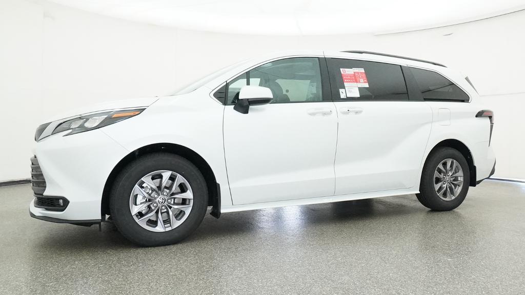 New 2026 Wind Chill Pearl <sup>1</sup> Toyota  XLE image 3