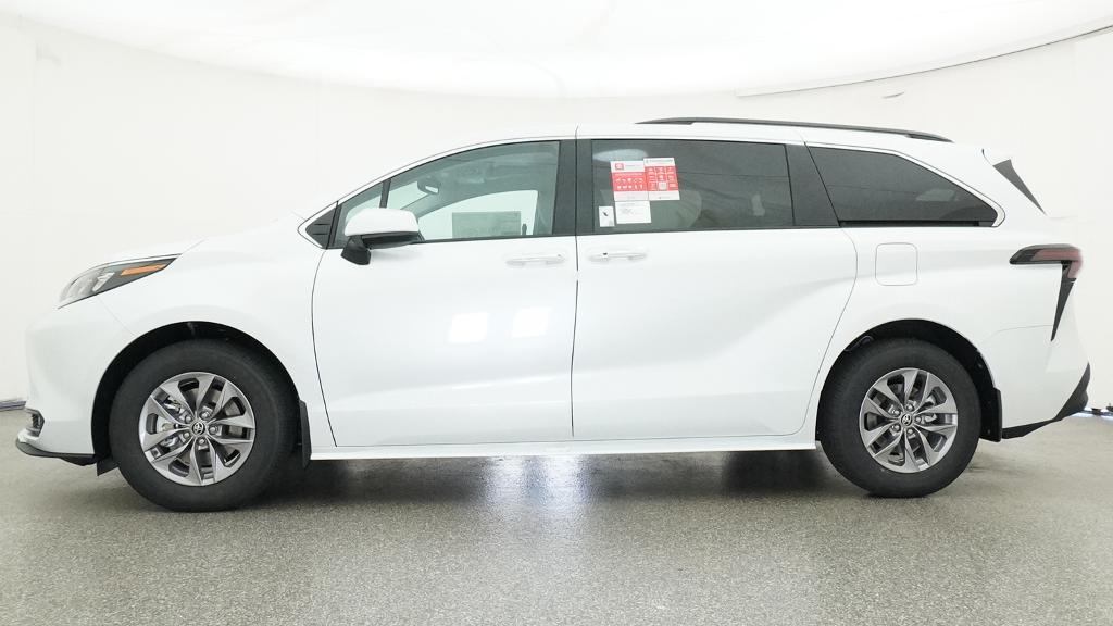 New 2026 Wind Chill Pearl <sup>1</sup> Toyota  XLE image 2