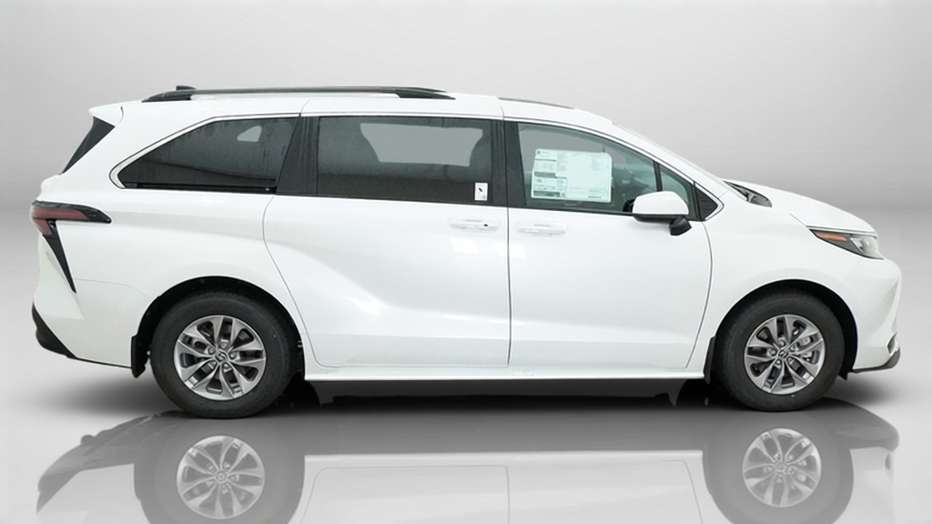 New 2026 Wind Chill Pearl Toyota XLE image 27