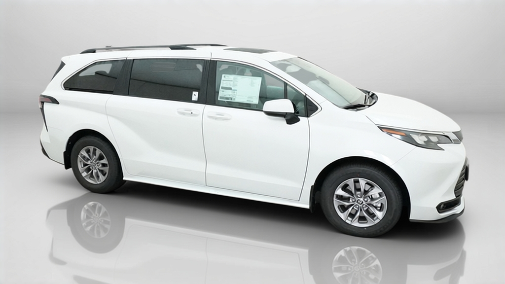 New 2026 Wind Chill Pearl Toyota XLE image 26