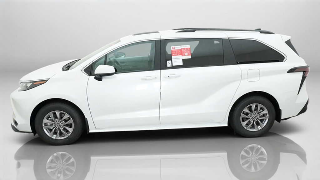New 2026 Wind Chill Pearl Toyota XLE image 22