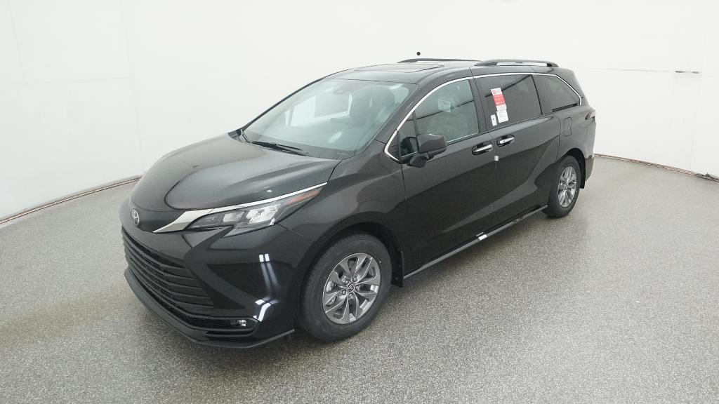 2026 Toyota Sienna XLE's photo