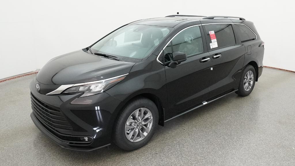 2026 Toyota Sienna XLE 8-Passenger Hybrid FWD's photo