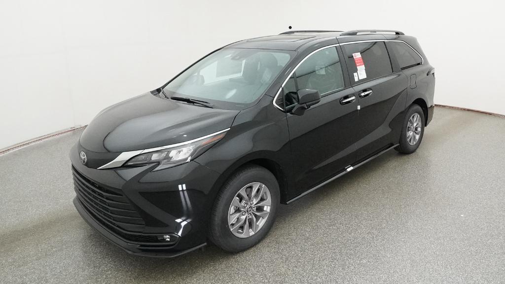 2026 Toyota Sienna XLE 8-Passenger Hybrid FWD's photo