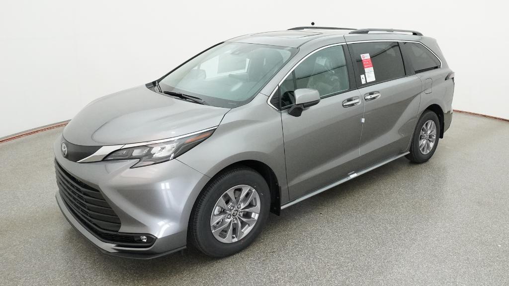 2026 Toyota Sienna XLE 8-Passenger Hybrid FWD's photo