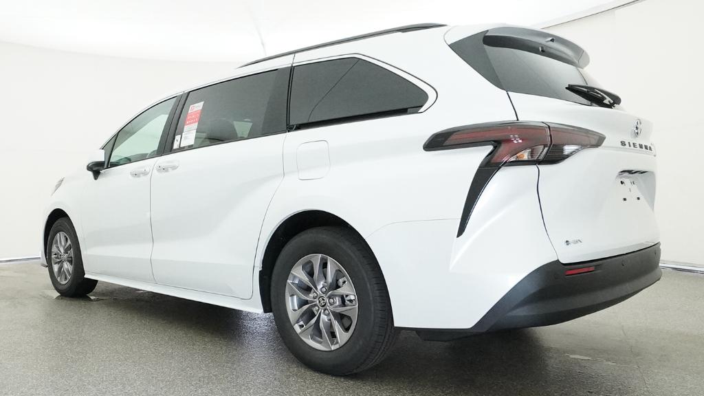 New 2026 Wind Chill Pearl <sup>1</sup> Toyota  XLE image 8