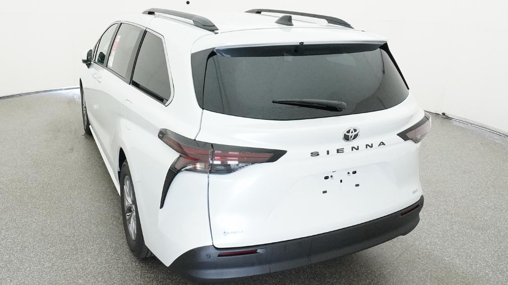 New 2026 Wind Chill Pearl <sup>1</sup> Toyota  XLE image 5
