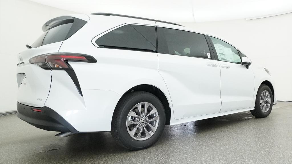 New 2026 Wind Chill Pearl <sup>1</sup> Toyota  XLE image 6