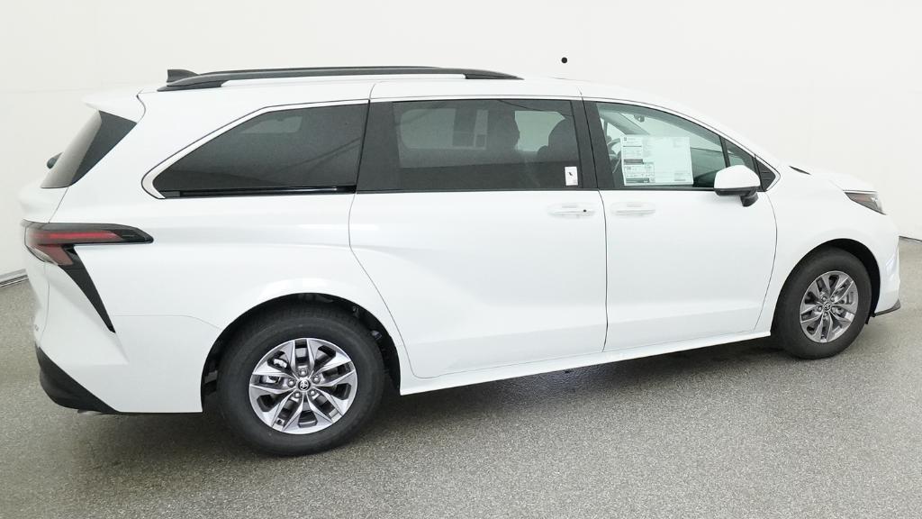 New 2026 Wind Chill Pearl <sup>1</sup> Toyota  XLE image 21