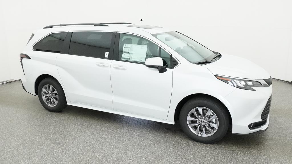 New 2026 Wind Chill Pearl <sup>1</sup> Toyota  XLE image 7