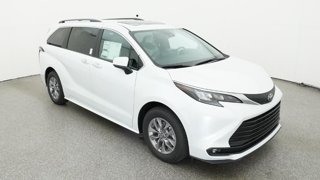 New 2026 Wind Chill Pearl <sup>1</sup> Toyota  XLE image 4