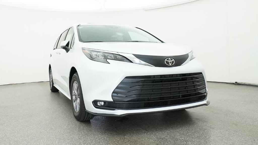 New 2026 Wind Chill Pearl <sup>1</sup> Toyota  XLE image 17