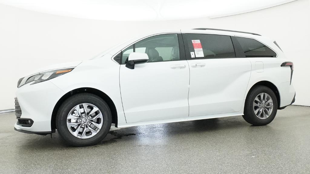 New 2026 Wind Chill Pearl <sup>1</sup> Toyota  XLE image 18