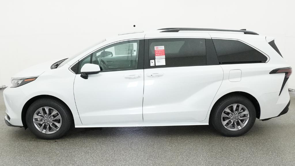 New 2026 Wind Chill Pearl <sup>1</sup> Toyota  XLE image 3