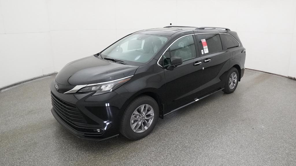 2026 Toyota Sienna XLE's photo