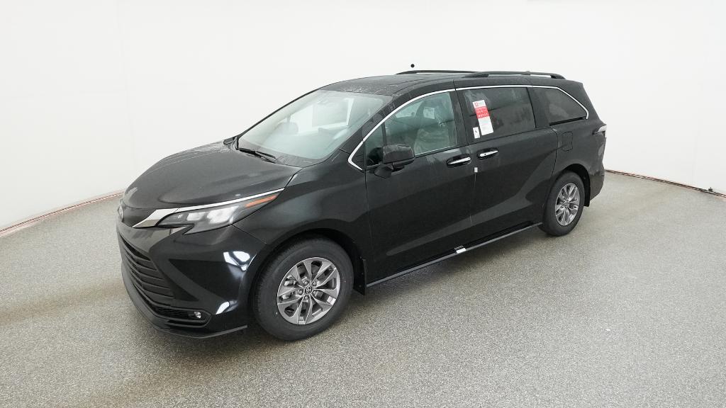 2026 Toyota Sienna XLE's photo