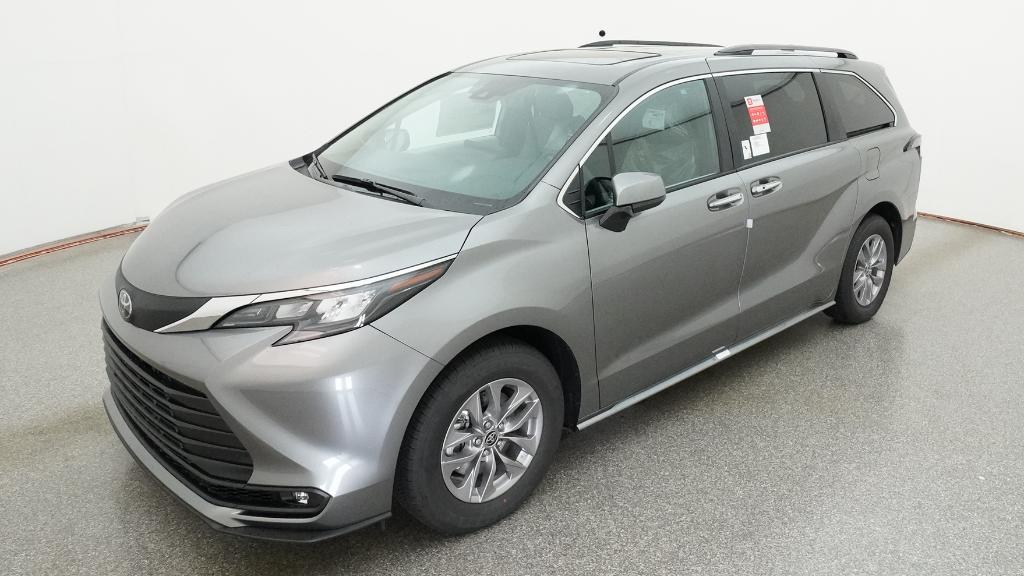 2026 Toyota Sienna XLE 8-Passenger Hybrid FWD's photo