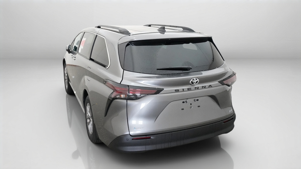 2026 Toyota Sienna XLE Minivan Slide 7