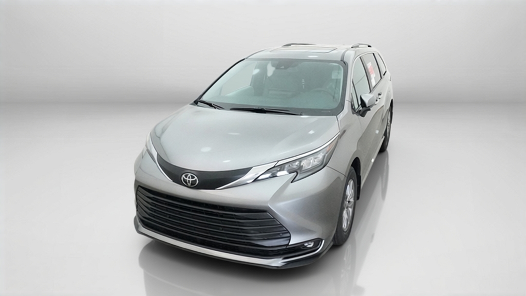 2026 Toyota Sienna XLE Minivan Slide 2