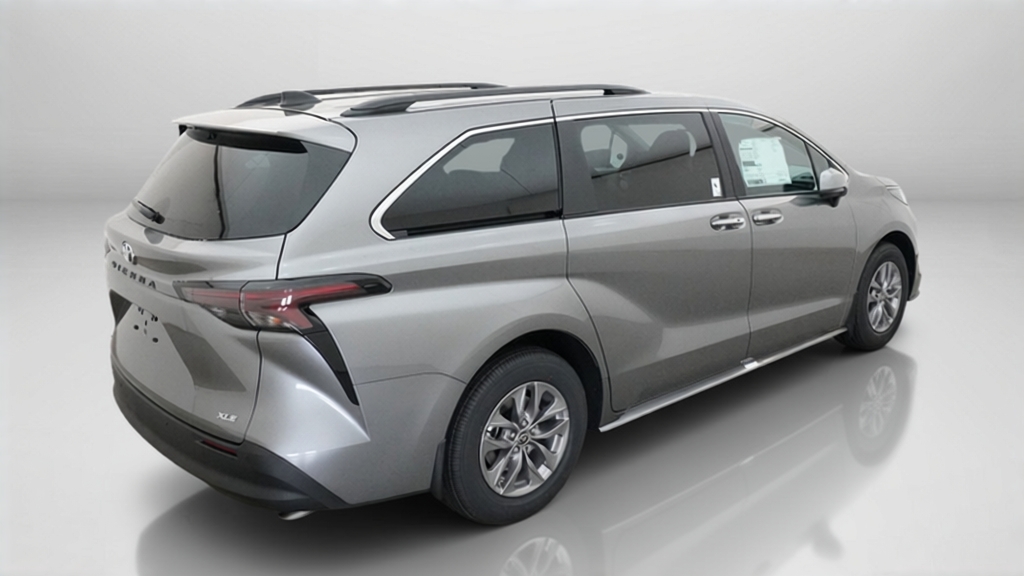 2026 Toyota Sienna XLE Minivan Slide 10