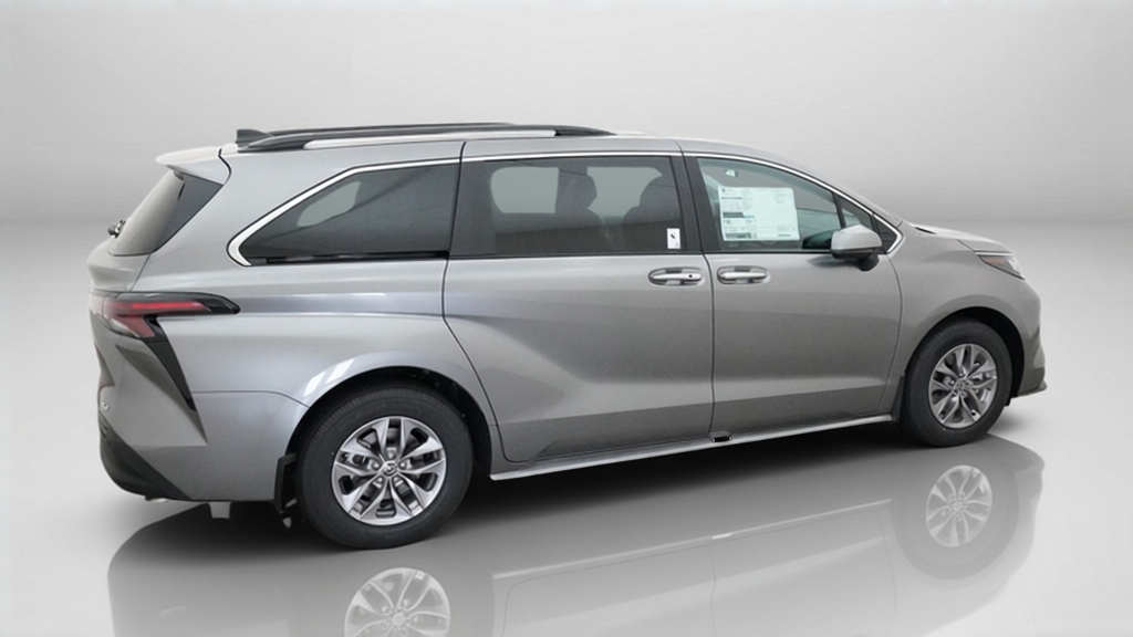 2026 Toyota Sienna XLE Minivan Slide 11