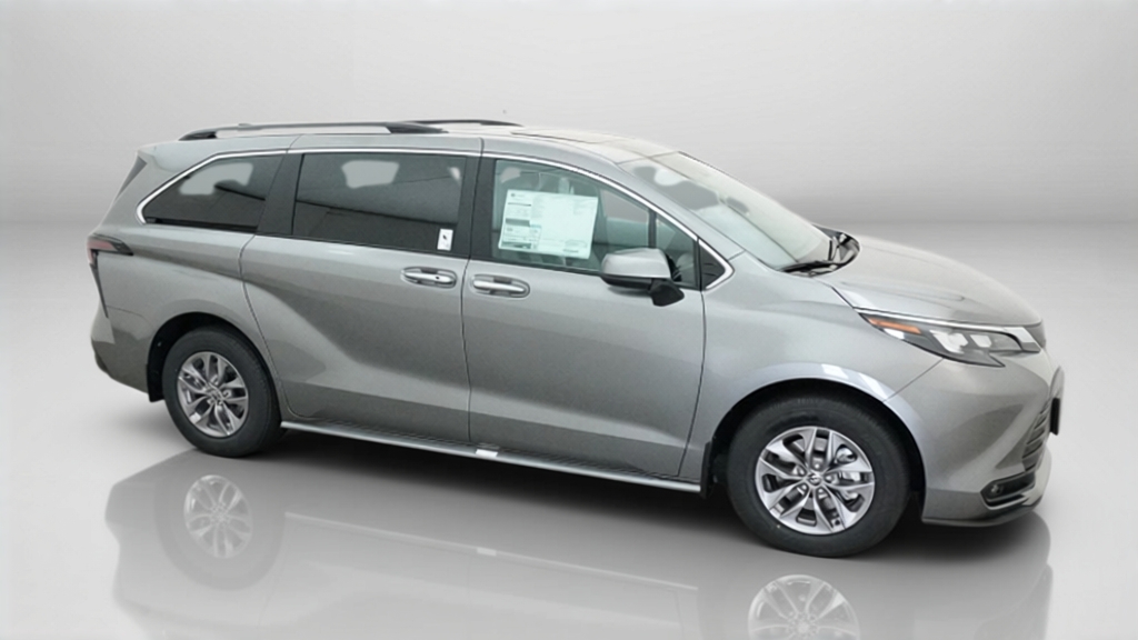 2026 Toyota Sienna XLE Minivan Slide 13