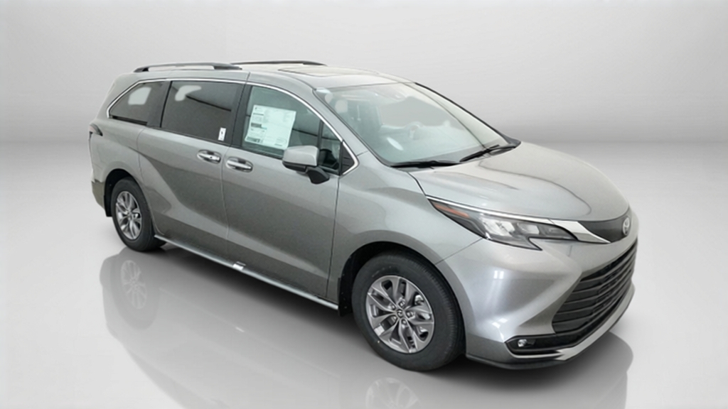 2026 Toyota Sienna XLE Minivan Slide 14