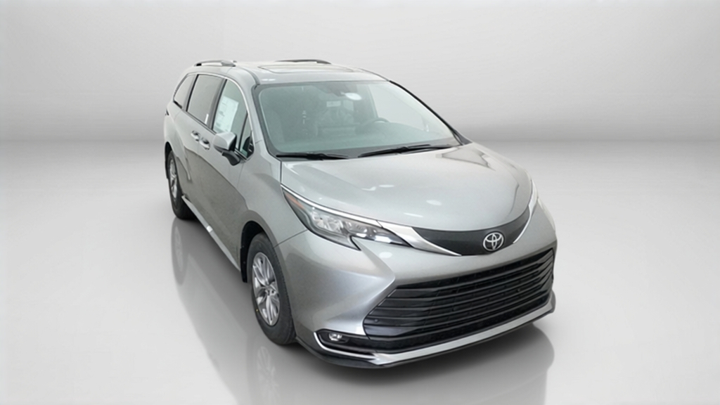 2026 Toyota Sienna XLE Minivan Slide 15