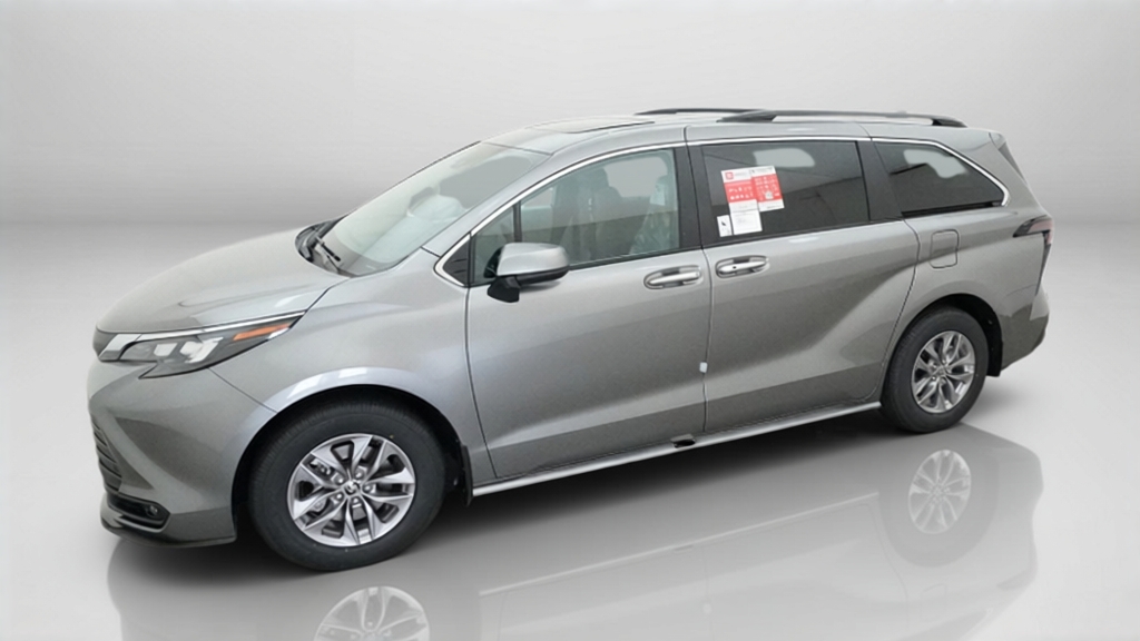 2026 Toyota Sienna XLE Minivan Slide 3
