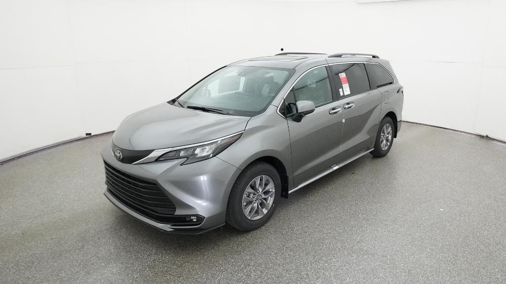 2026 Toyota Sienna XLE's photo