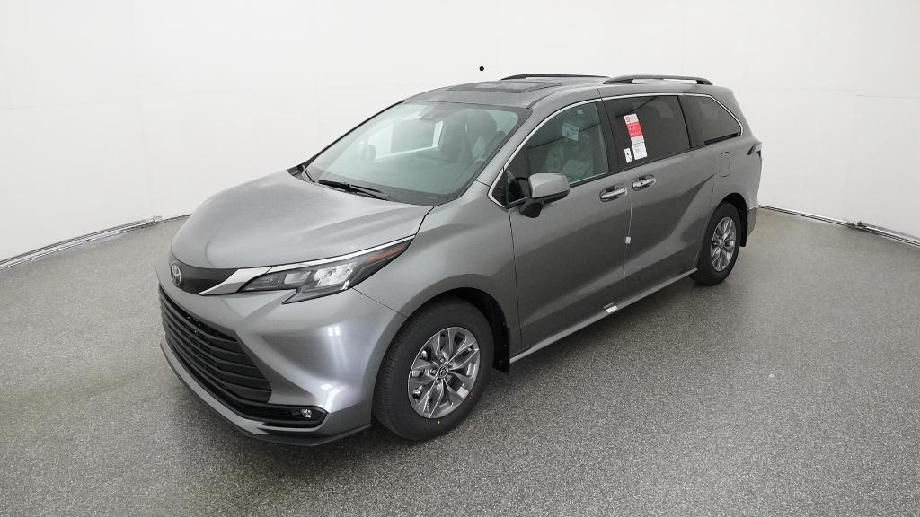 2026 Toyota Sienna XLE's photo