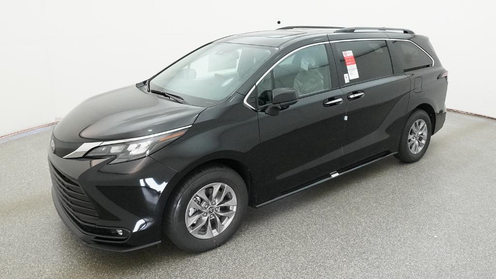 2026 Toyota Sienna XLE 8-Passenger Hybrid FWD's photo