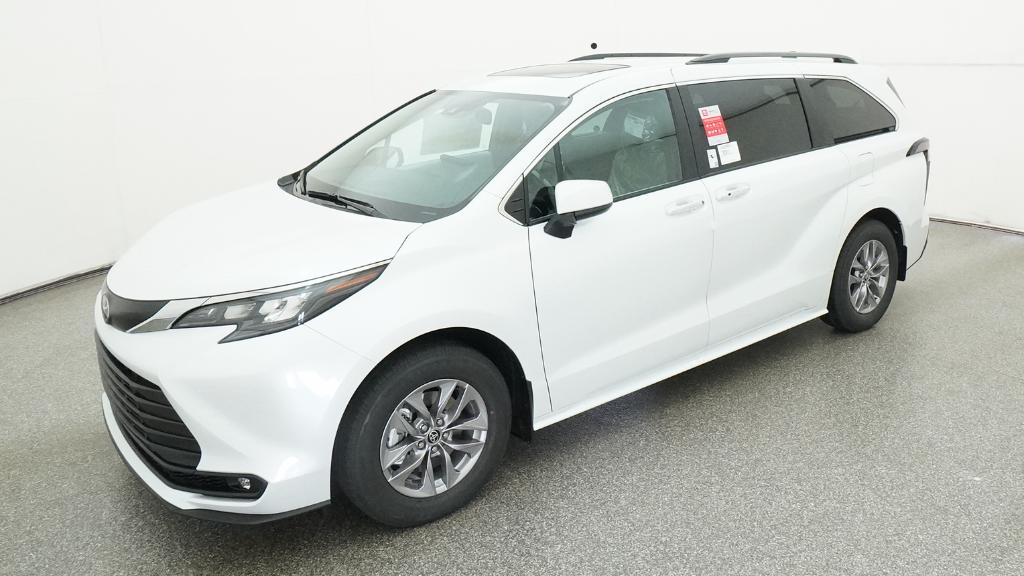 2026 Toyota Sienna XLE 8-Passenger Hybrid FWD's photo