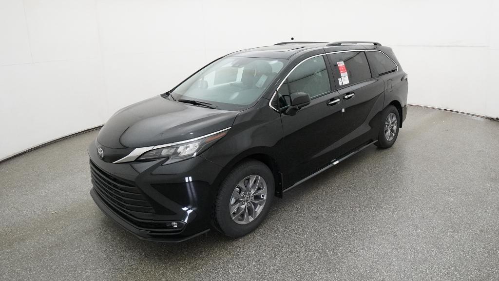 2026 Toyota Sienna XLE's photo