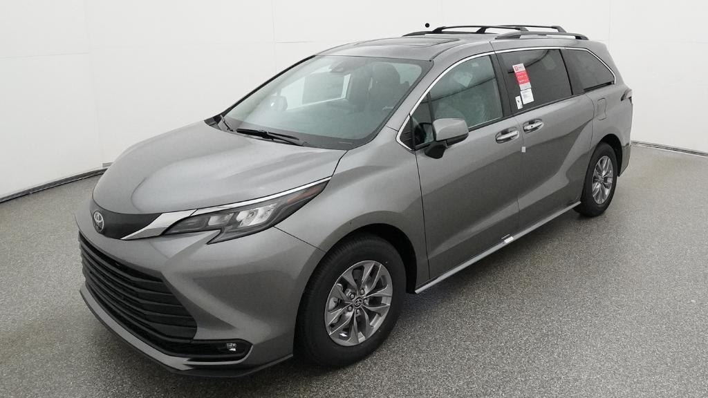 2026 Toyota Sienna XLE 8-Passenger Hybrid FWD's photo