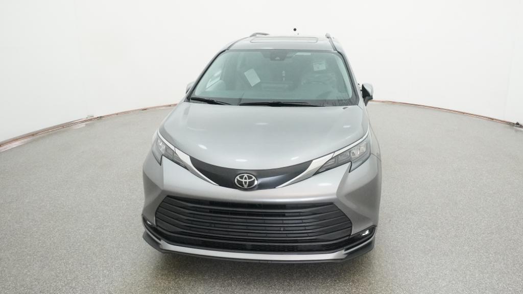 2026 Toyota Sienna XLE photo 2