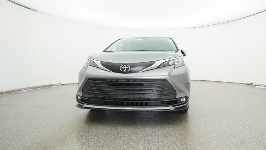 2026 Toyota Sienna XLE photo 3