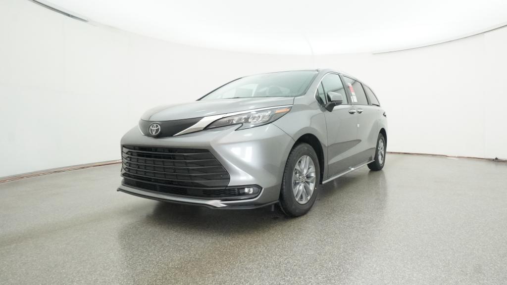 2026 Toyota Sienna XLE photo 4