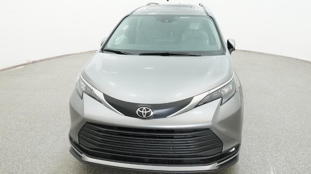 2026 Toyota Sienna XLE 8-Passenger Hybrid FWD's photo