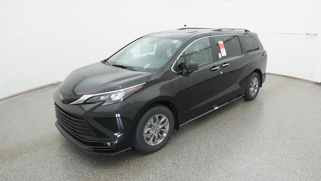 2026 Toyota Sienna XLE's photo