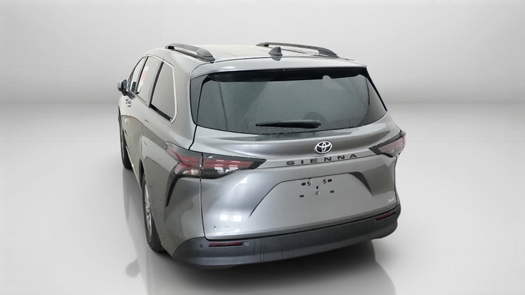 2026 Toyota Sienna XLE Minivan Slide 6