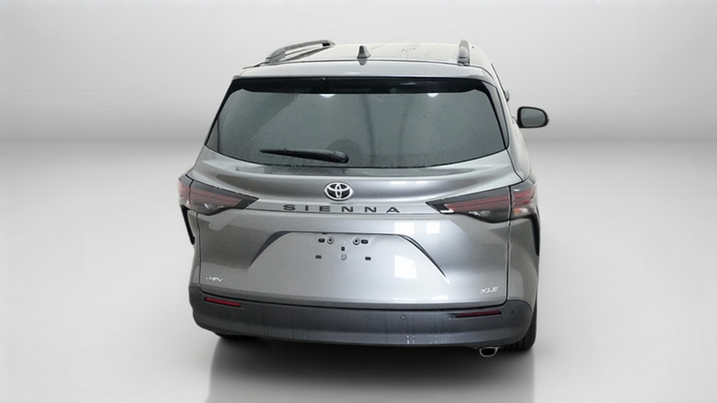 2026 Toyota Sienna XLE Minivan Slide 7