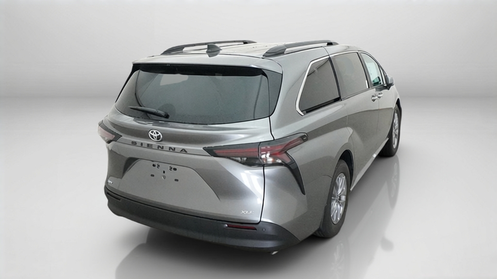 2026 Toyota Sienna XLE Minivan Slide 8