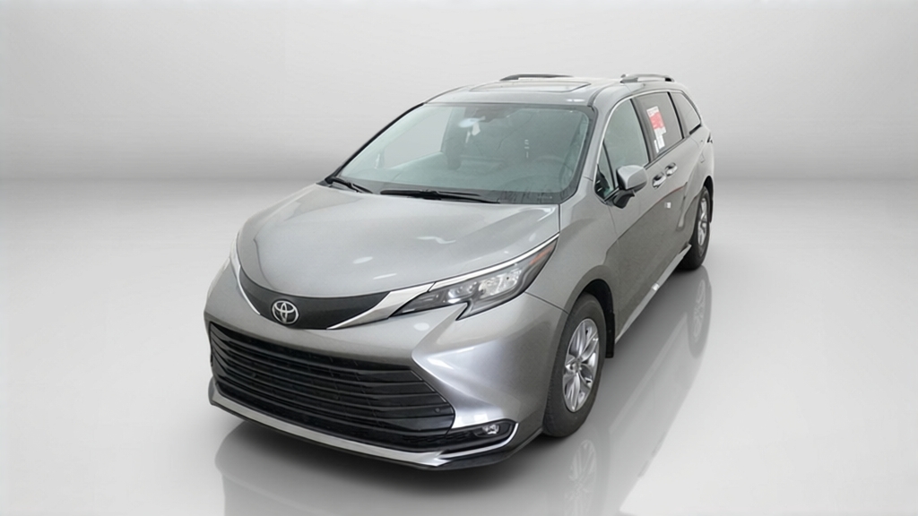 2026 Toyota Sienna XLE Minivan Slide 1