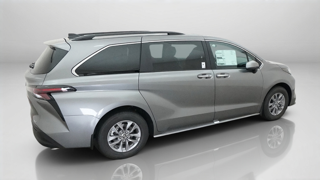 2026 Toyota Sienna XLE Minivan Slide 10